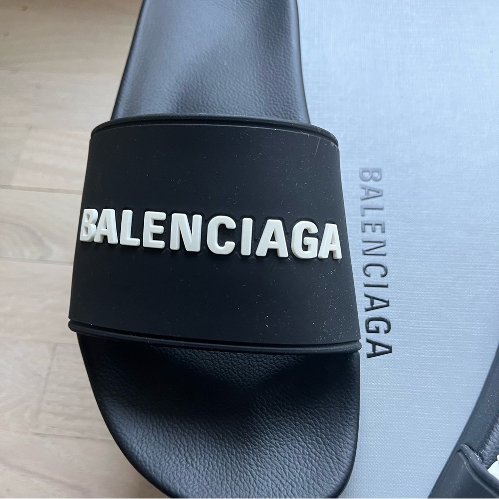 Balenciaga Logo Slides in Black - Picture 4 of 7